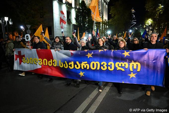 Баррикады в центре Тбилиси: протестующие оспаривают результаты выборов quziquuiudikatf